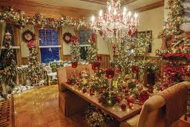 From the mantel to the staircase to the tree and indoor christmas tree lights, we have the indoor christmas decorations you'll want to hang up anywhere and everywhere inside your home. How Historic Southern Homes Decorate For The Holidays