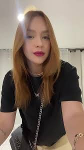 Karina Almeida's Instagram, Twitter & Facebook