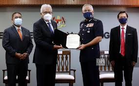 Igp baru hamid pilihan tun m kurang disenangi. Acryl Sani Ketua Polis Negara Yang Baru Sahih