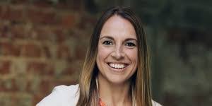 Sara Macleod's Instagram, Twitter & Facebook