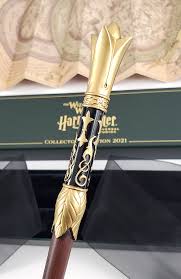 Harry potter wands 101 universal studios and islands of adventure. 2021 Wizarding World Of Harry Potter Universal Studios Parks Exclusive Collectors Edition Wand Hedgehogs Corner