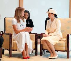 メラニア 夫人 雅子 さま