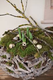 Fruhlingsdeko Basteln Mit Moos Wachteleier Und Holzkranz Deko Fruhling Einfach Selber Machen Diy Oste Holzkranz Moos Dekoration Fruhling Fruhlings Dekoration