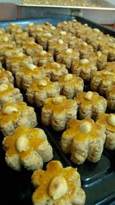 Kuih raya lajen mak ajo wat ms kecik2 dl…da tua2 ni br le ade keberanian nk buat,thn ni thn ke2 buat sendiri biskut mazola ni…sy sertakan resepi. Resepi My Biskut Kacang Mazola Resepi Merory Sedap Betul