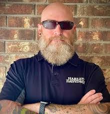 Albert Andrin's Instagram, Twitter & Facebook