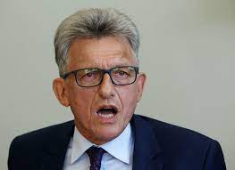 Stanisław piotrowicz jest prokuratorem i politykiem, kojarzonym przede wszystkim ze środowiskiem prawa i sprawiedliwości. Stanislaw Piotrowicz O Liscie Bylych Prezesow Tk Wydarzenia W Interia Pl