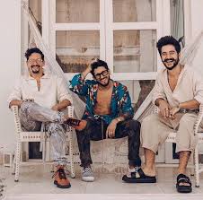 Esta pista tiene restricciones de edad para los espectadores menores de 18 años., crea una cuenta o inicia sesión para confirmar tu edad. 12 Mau Y Ricky Ideas Couple Photos Sebastian Yatra Boho Men Style