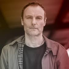 Podcast „Eine Runde Berlin“ mit Mark Waschke: „Es ist hilfreich und  heilsam, sich seiner eigenen Sterblichkeit täglich bewusst zu sein“