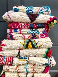 azilal tapijt kopen handgemaakt en 100 wol rozenkelim nl tapijt kopen handgemaakt kussen