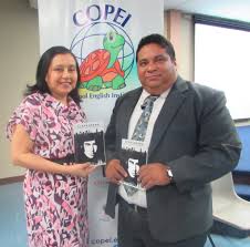 El docente Luis Bermudes...