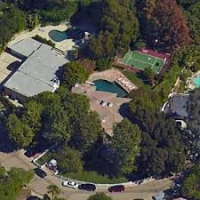 Kyle richards from the real housewives of beverly hills is feeling better after walking into a after she returned home, the lafd team came to her house to check on her. Kyle Richards Mauricio Umansky S House In Los Angeles Ca Virtual Globetrotting