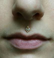 Ornate Gold Philtrum By App Member Marc Williams Of Piercing Emporium Tattoo Worchester Ma Medusa Piercing Jewelry Lip Jewelry Lip Piercing