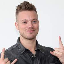 De vries, zijn eigen beveiliging en uiteraard de politiek. Gers Pardoel Music Fanart Fanart Tv