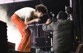 Por este escenario han desfilado grandes bandas en versión acústica. Monterrey S Pal Norte 2019 Festival Review A Mexican Standoff Between The 1975 And Arctic Monkeys