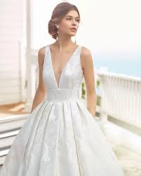 30+ model kebaya modern terbaru (inspirasi, remaja, gambar) / model baju yang bold dari sentuhan kain tile membuat gamis ini memiliki volume lebih pada bagian rok. Gaun Pengantin Brokat Membuat Kamu Tampil Mewah Dengan Desain Simple Wedding Market