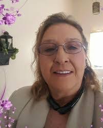 Carol Hurst's Instagram, Twitter & Facebook