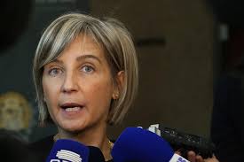 Marta temido (1974 doğumlu) olarak görev portekizli politikacı sağlık bakanı o bir hukuk diploması ve bir yüksek lisans sağlık ekonomisinde derecesi ve yönetim. A Vacina E A Nossa Melhor Arma Marta Temido Apela A Confianca Da Populacao E Diz Que E Prematuro Falar Na Suspensao Do Farmaco Da J J Executive Digest