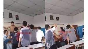 Bisa dibilang fitur stiker whatsapp ini sebagai salah satu fitur dari whatsapp yang paling ditunggu tunggu p para pengguna whatsapp. Temuan Video Viral Di Whatsapp Wa Bu Guru Dipermalukan Murid Dari Sawer Joged Hingga Buka Baju Stikerwa Malang Stiker Whatsapp