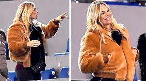 She is an actress, known for fiori di zucca (1990), da grande (1987) and sentiments (1987). Ilary Blasi Incinta Di Otto Mesi Allo Stadio Critiche Per Il Look Mamme A Spillo