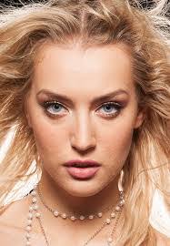 Anna Hirsch's Instagram, Twitter & Facebook