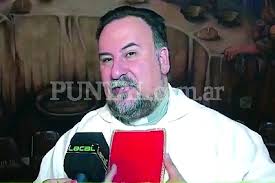 LA VIDRIERA DE LEONES: Un cura fue apartado de una parroquia de Río Tercero  por fotografiar a niños durante la confesión