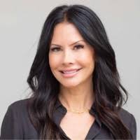 Kirsten Hagarty's Instagram, Twitter & Facebook