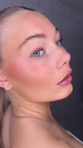 Grwm together with @Stellaz.se 🫶 Loved this look💋 Products used: 🤍W7  Golden Glow Drops 🤍W7 Shape & Glow