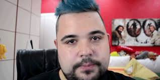 Non è successo quando mangiava e faceva quei video ed è successo adesso mentre era in una clinica e si stava prendendo cura di se stesso. Youtube Anche Io