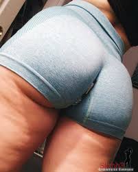 Buttcrush: Giantess PMV 2 - ThisVid.com