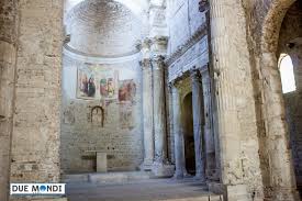 The former church and augustinian convent of san nicolò (1304) is a rare example of gothic style in spoleto. Spoleto Nel Weekend Di Pasqua Apertura Straordinaria Del Portone Della Basilica Di San Salvatore Due Mondi News Il Quotidiano Multimediale Di Spoleto