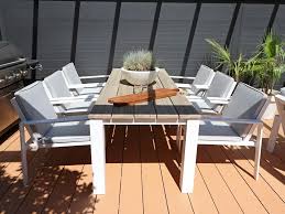 Bevor man alte möbel neu lackiert, muss der untergrund in ordnung sein. Gartenmobel Aus Holz Mit Ol Behandeln Oder Lasieren Heimwerker Tipps