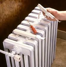 Comment Fixer Une Tablette Sur Un Radiateur En 2020 Radiateur Tablette De Radiateur Etagere Radiateur