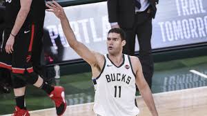Dwyane wade says playoff experience helpful but cautions it. Nba Playoffs 2019 Brook Lopez S Well Timed Breakout In Game 1 Against Raptors Validates Bucks Season Long Experiment Cbssports Com