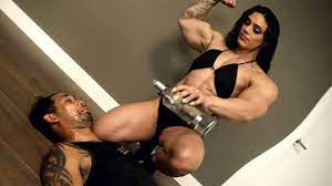 Muscle woman domination