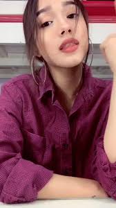 Daniela Speaking German