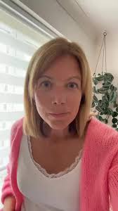 💧 Did you know that being even a little dehydrated can make stress feel  bigger? When we don't drink enough water, our body makes more vasopressin,  a hormone that not only saves