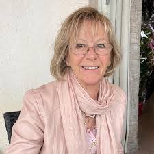 Melanie Zick's Instagram, Twitter & Facebook