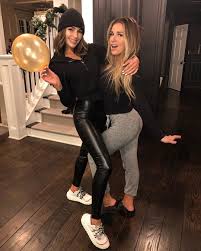 Olivia Culpo On Instagram Party At The Deckers Jessiejamesdecker Jessie James Decker Olivia Culpo Jessie James Decker Style