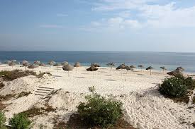 Tuniské pevninské pobřeží lemuje celkem 1 148 kilometrů krásných pláží, které v naprosté většině pokrývá jemný zlatý, nebo bílý písek. Najkrajsie Plaze V Tunisku Dovolenka Sme