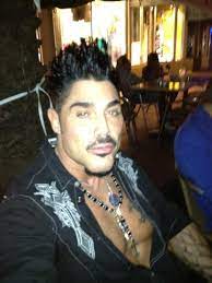 Lived in los angeles ca, el monte ca, montebello ca, chicago il. Ricardo Fort On Twitter Volvi A Mi Peinado Jajajajaja Http T Co Dfpbswdb