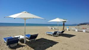 Ad agosto resta l'obbligo di indossare la mascherina anche dal parrucchiere e. Riaperture Tutte Le Regole Per Spostamenti Amici Bar Ristoranti Spiagge Piscine Palestre E Negozi La Repubblica
