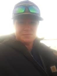 I'm single and looking for a partner. 🥰 I know I'm older and maybe not as  attractive as I used to be, but if anyone wants to get to know me, I'd