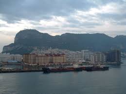 Strait of gibraltar), o simplemente el estrecho, es el lugar por donde se produce la unión natural de dos masas de agua: Ø¬Ø¨Ù„ Ø·Ø§Ø±Ù‚