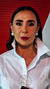 EL DERECHO COMO CONVICCIÓN Alan es un hombre trabajador, humilde, con un  gusto especial por escuchar a las personas, un joven emprendedor e  innovador, nunca rendirse es su lema de vida. Está