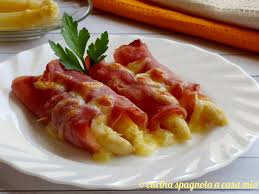 Puoi servire strudel salato con asparagi e formaggio utilizzando 5 ingredienti. Involtini Di Prosciutto Con Asparagi E Formaggio Ricetta Facile
