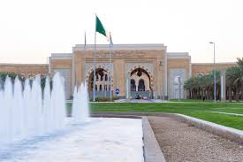 القانون ، هو علم اجتماعي يتخصص في دراسة القواعد والقوانين العامة التي تقوم على تنظيم العلاقات المجتمعية بين الأشخاص ، وهذه القواعد القانونية يلتزم بها الجميع وتطبق على كافة الأطياف. Ø²ÙŠØ§Ø±Ø© Ø·Ø§Ù„Ø¨Ø§Øª Ù…Ù† Ø¬Ø§Ù…Ø¹Ø© Ø§Ù„Ù…Ù„Ùƒ Ø¹Ø¨Ø¯Ø§Ù„Ø¹Ø²ÙŠØ² Ù„Ø¬Ø§Ù…Ø¹Ø© Ø§Ù„Ø£Ù…ÙŠØ±Ø© Ù†ÙˆØ±Ø©