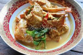 Dengan resepi ini, anda boleh menyediakannya sendiri serta ianya lebih bersih dan harganya juga sudah tentu lebih jimat. Masak Lemak Ketam Azie Kitchen