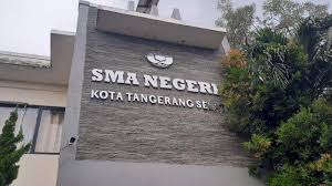 Sman 3 berada di sebelah barat dan sman 5 di dulunya, gedung sman 3 dan 5 adalah hoogere burgerschool te bandoeng (hbs) yaitu sekolah menengah untuk belanda dan kalangan ningrat. Pendaftaran Ppdb Di Sman 1 Kota Tangerang Banyak Yang Salah Harusnya Siswa Pilih Satu Sekolah Saja Warta Kota