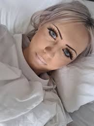 I'm just a girl who loves her bed way too much 🍒🩷