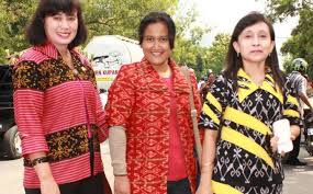 Maka dari itu pemilihan busana kebaya yang pas adalah suatu pilihan yang tepat.jika anda menginginkan busana kebaya untuk menemani anda dalam. Saatnya Pns Bergaya Tenun Ikat Pos Kupang